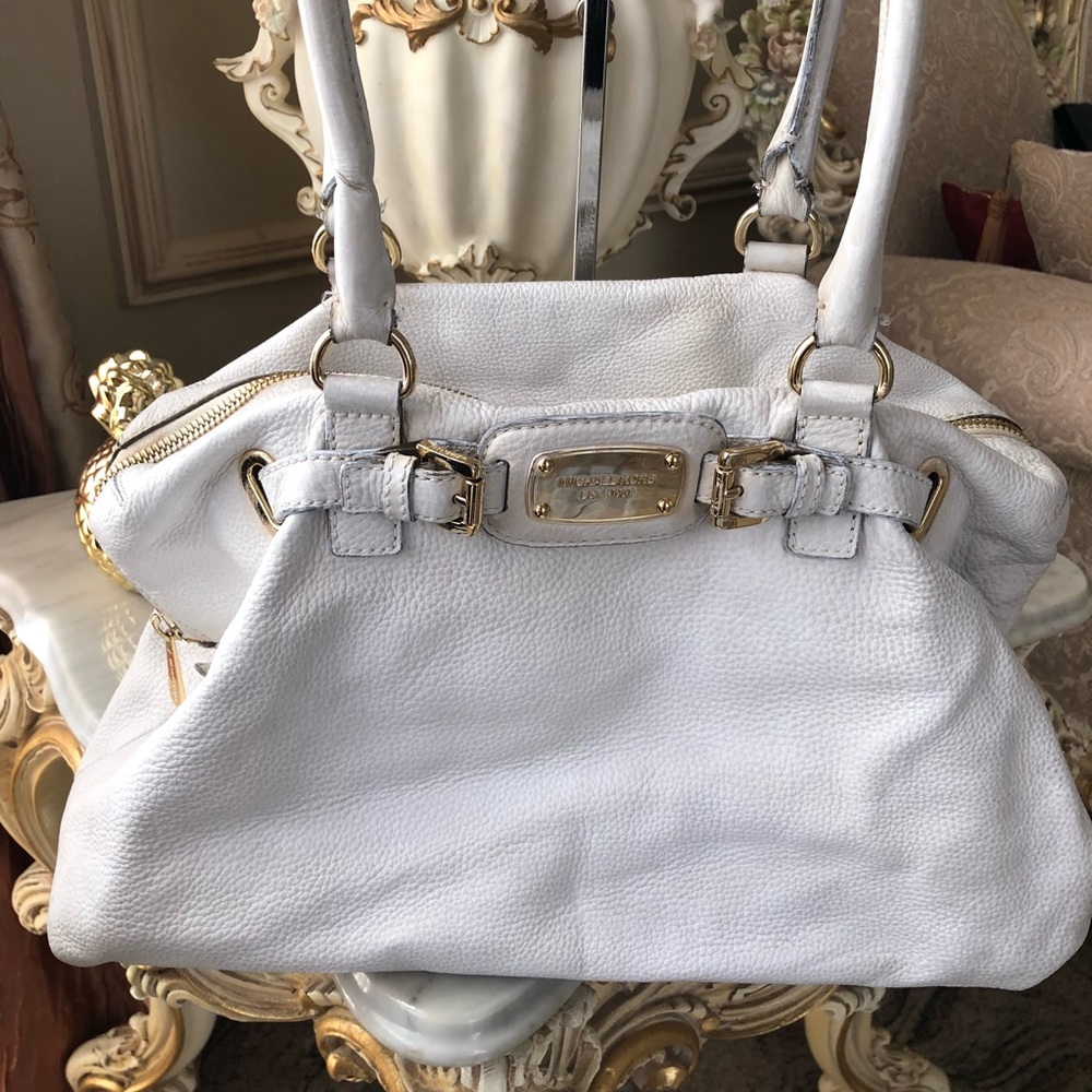 • MICHAEL KORS SHOULDER BAG •